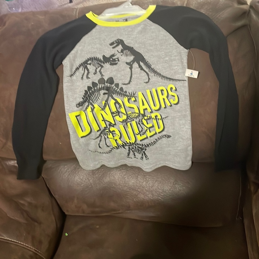 Small size 6 to 7 boys, thermal shirts, longsleeve, dinosaur shirt